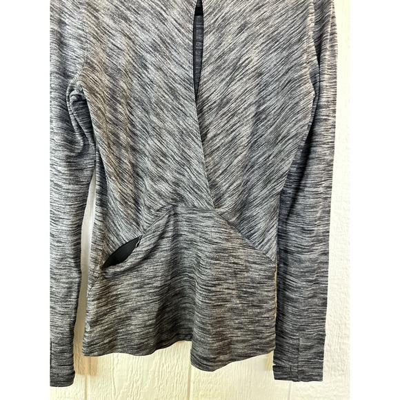 Lululemon Long Sleeve Women's S 6 Gray  Thumbhole Back Pocket/cutout Activewear - Picture 1 of 10